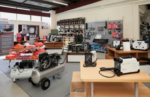 Stuch Schweißtechnik: umfassendes Angebot vom Schweißerhelm bis zur Stromdüse, vom Fugenhobler bis zum Schweißgerät