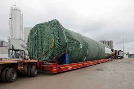 Schwarzheide: Erster Großtank für neue Air Liquide-Luftzerlegungsanlage 
