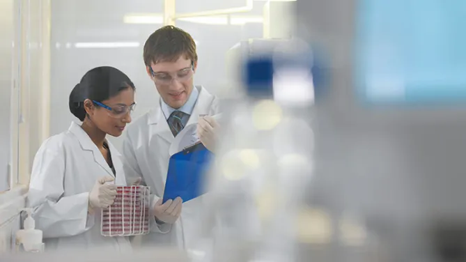 Team der Spezialgaseanalytik im Werk Krefeld-Gellep